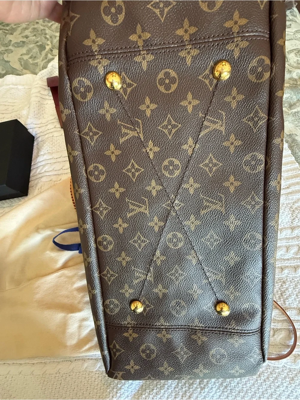 Louis Vuitton Monogram Artsy MM